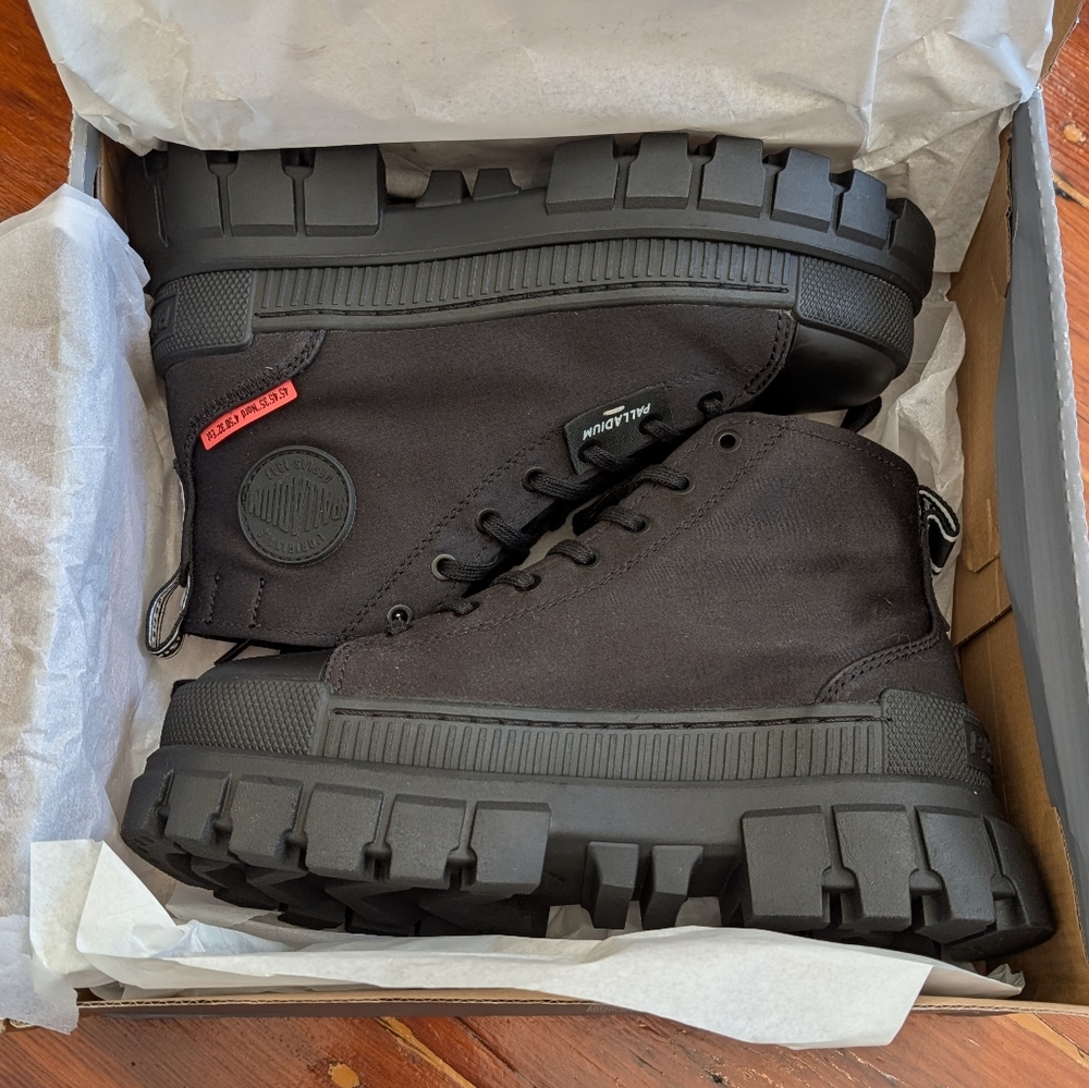 BNIB Palladium Revolt Hi TX Black Boots - Women's Size 7 - Picture 3 of 9